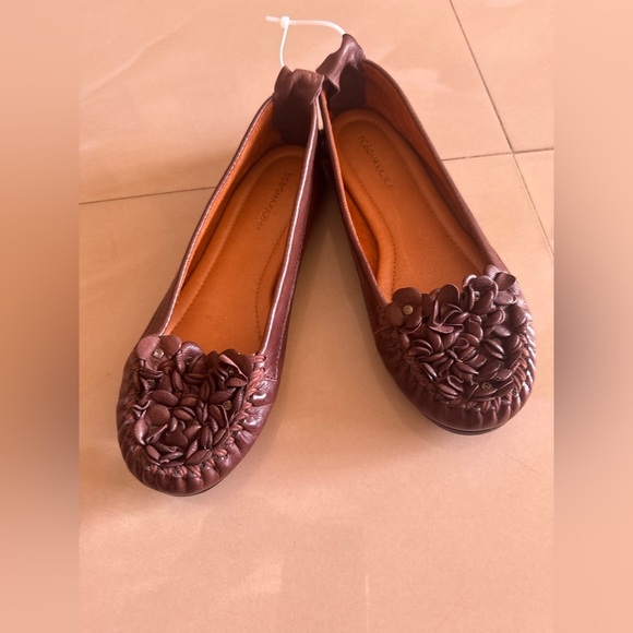 BCBG Max Azria flower flats shoes size 5.5 brown  new without tag - Picture 7 of 16